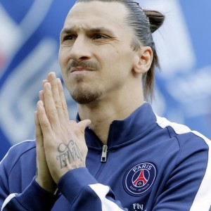 九游娱乐网站体验棒-沃尔夫斯堡队在主场取得耀眼的胜利，沃尔夫斯堡球员