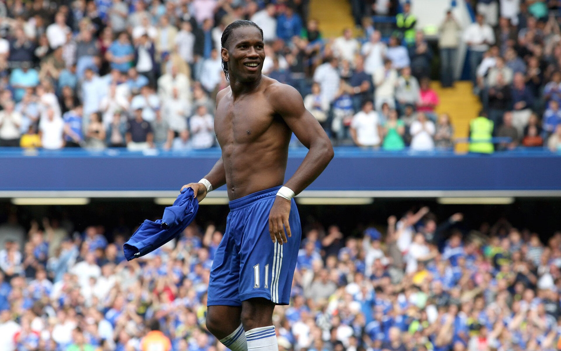 比赛激烈异常，球队依靠团队力量夺得胜利，比赛异常激烈 精彩不断